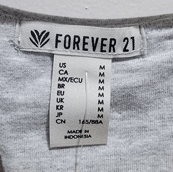 Forever 21 Front Knot Peek-a-Boo Sports Bra - Picture 5 of 10